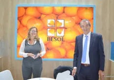 Trébol Pampa, con su marca Besol son productores de mandarinas de Argentina, representados por Patricia Roux y Daniel Bovino en el stand.
